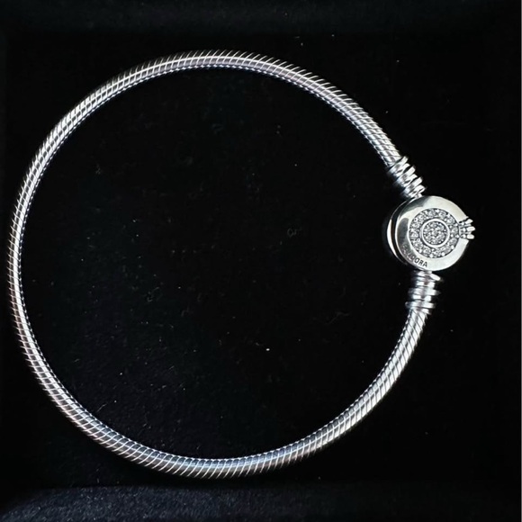 Pandora bracelet size 7.9in or 20cm new with box and bag - Picture 3 of 5